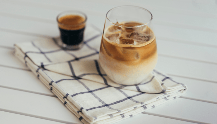 Es kopi susu gaya Prancis