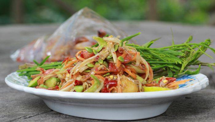 Som-tam-salad-hidangan-penggugah-selera-Thailand