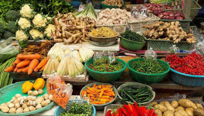 Warna-warni rempah dan sayur di Pasar Flamboyan Pontianak