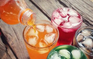 Manfaat dan bahaya minuman bersoda untuk kesehatan